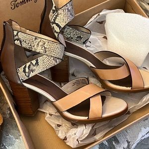 Tommy Bahama snakeskin print and leather heeled sandals-NIB